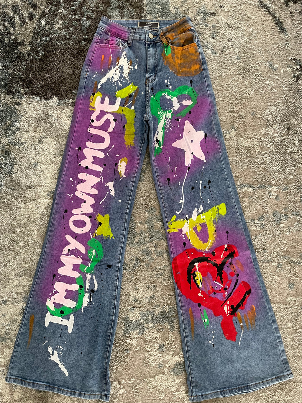 Mom jeans graffiti