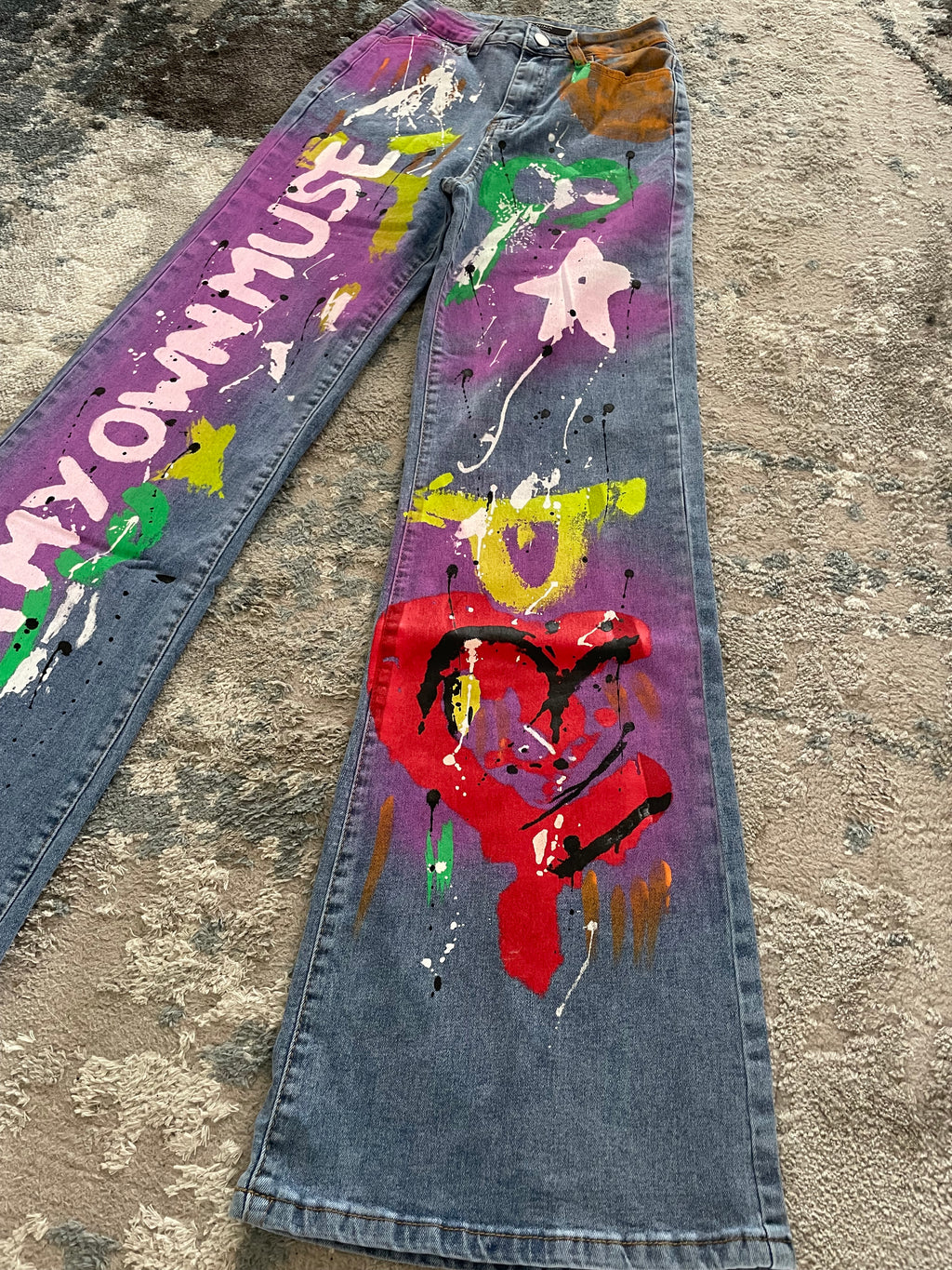 Mom jeans graffiti