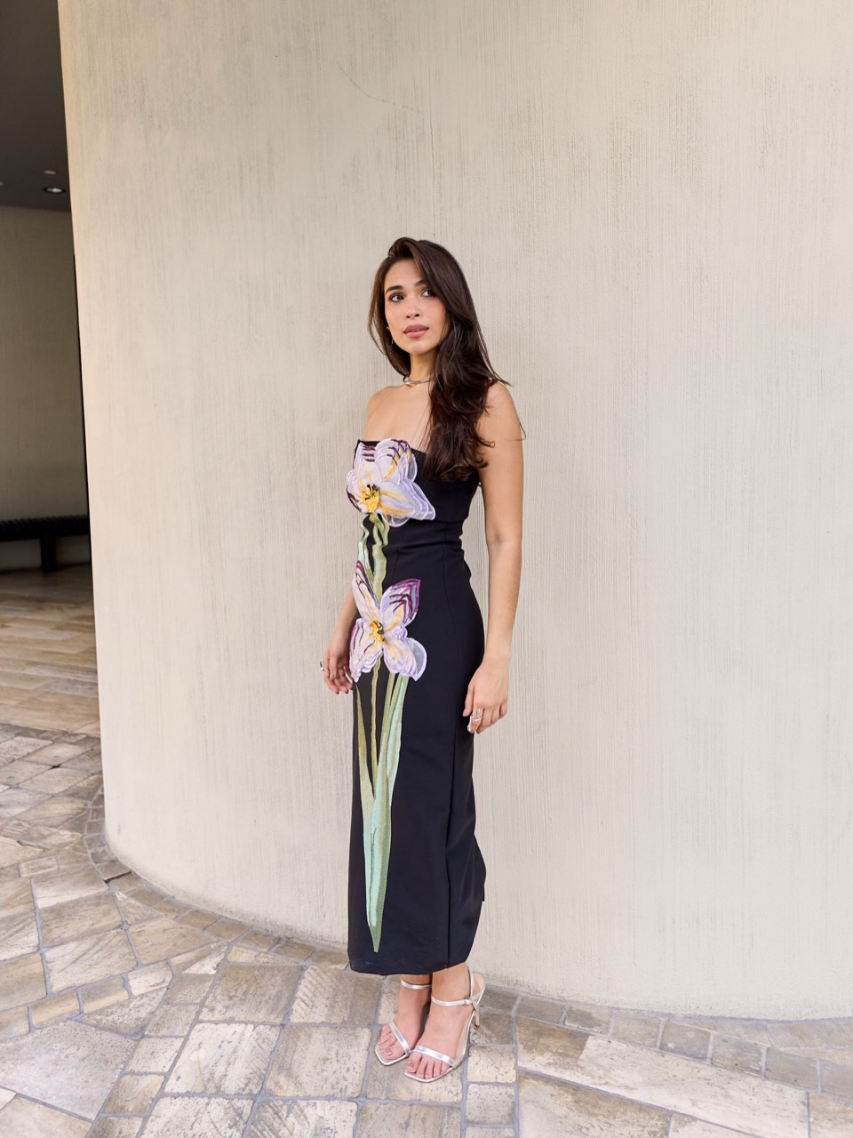 Vestido midi con flor