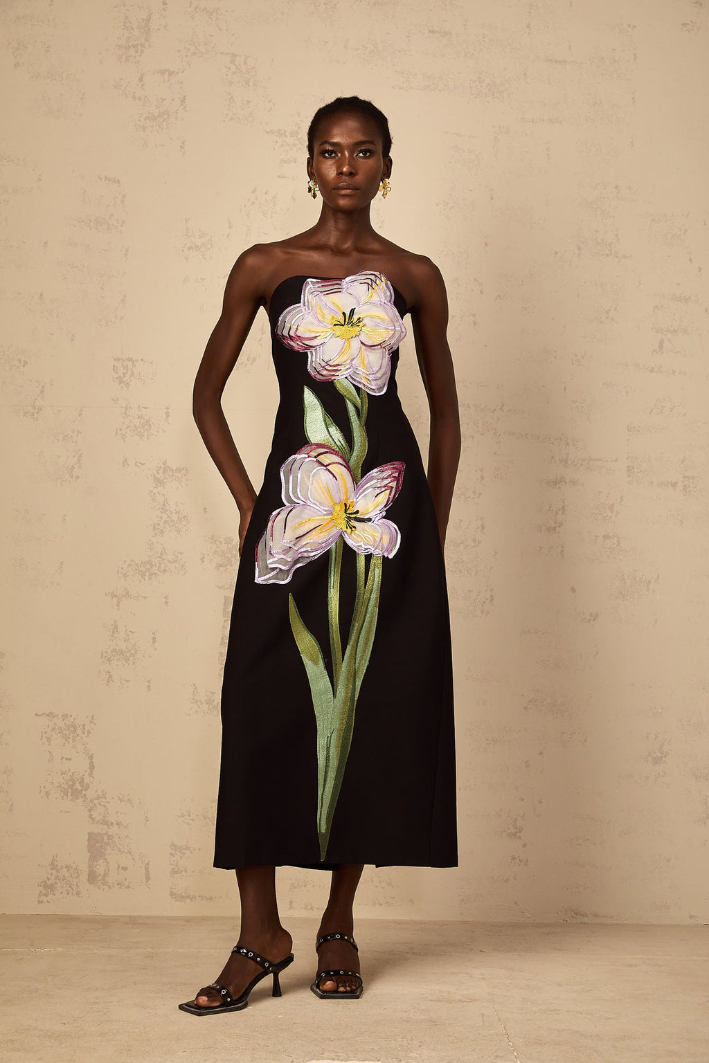 Vestido midi con flor