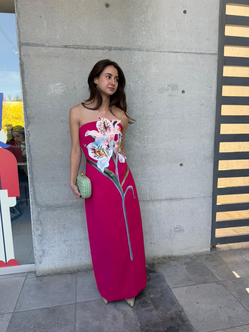 Vestido midi con flor