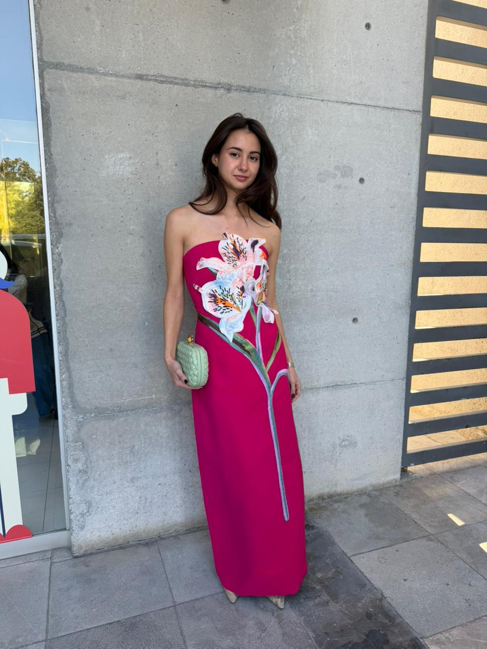 Vestido midi con flor