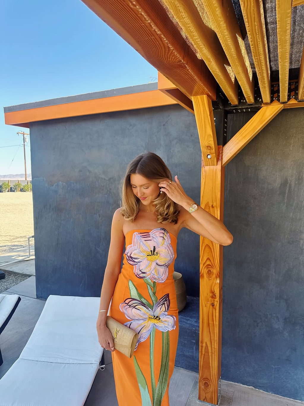 Vestido midi con flor