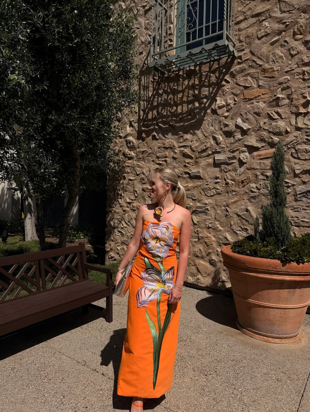 Vestido midi con flor
