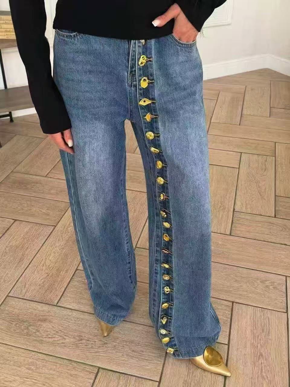 Jeans con botones dorados