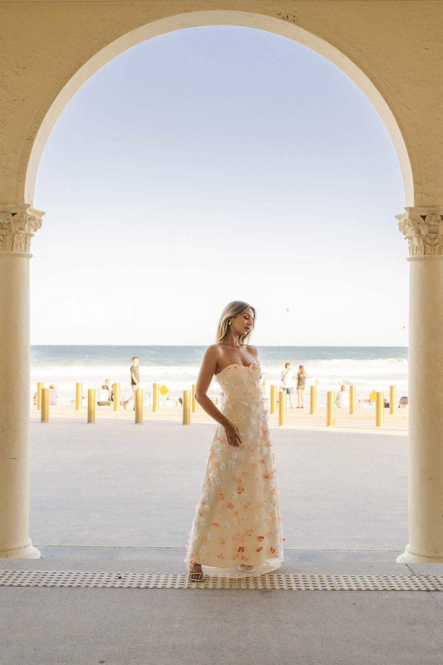Vestido de flores beige