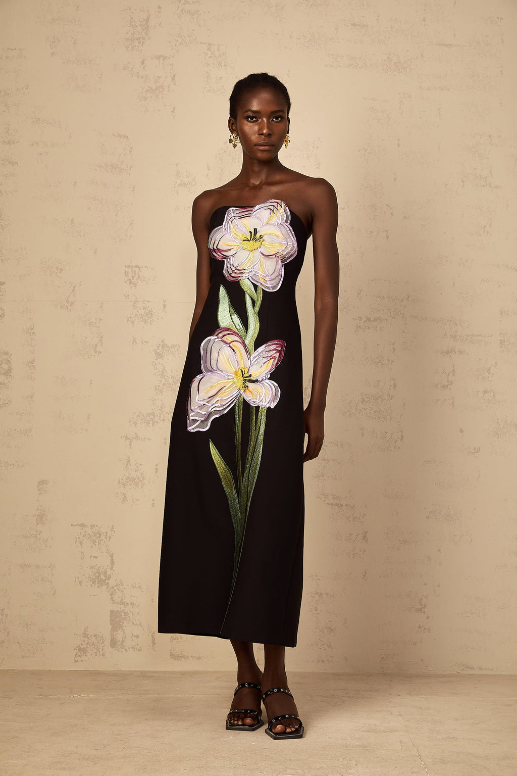 Vestido midi con flor