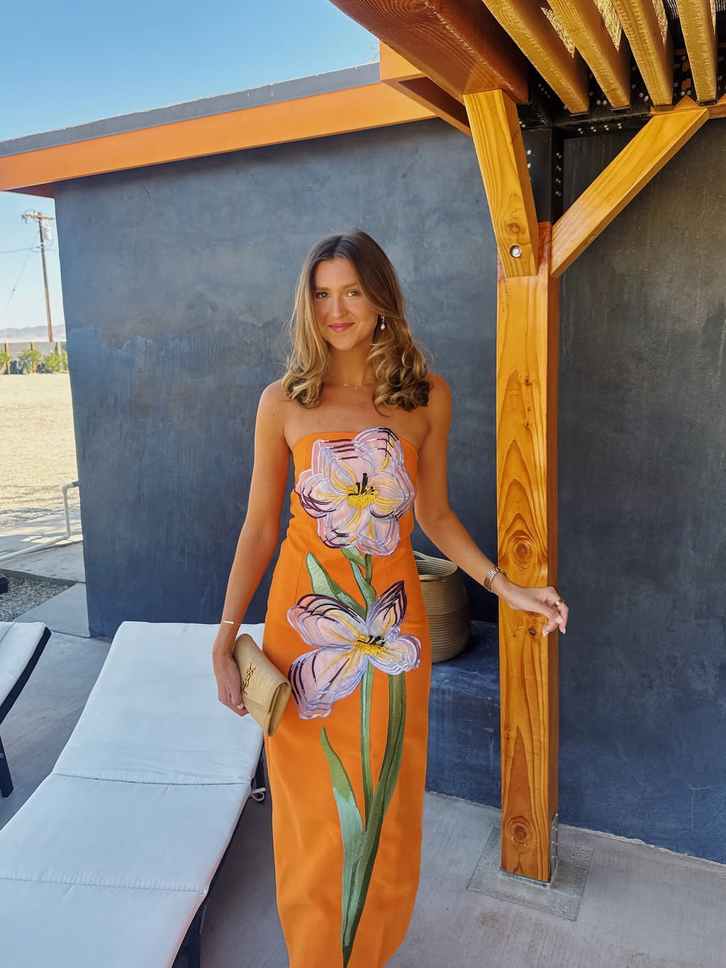 Vestido midi con flor