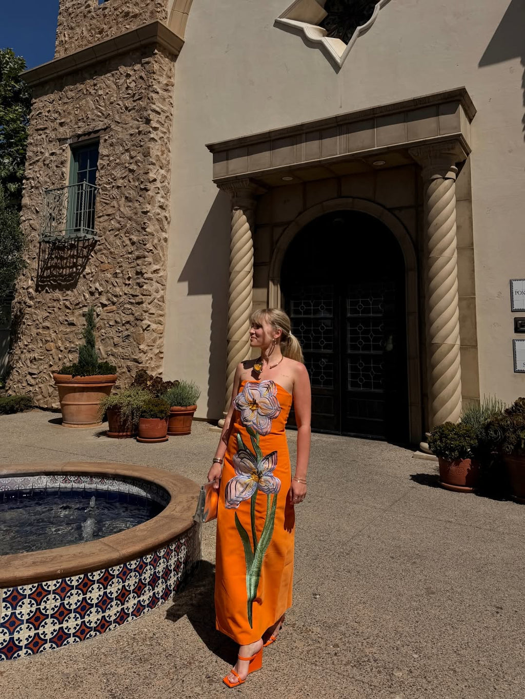Vestido midi con flor
