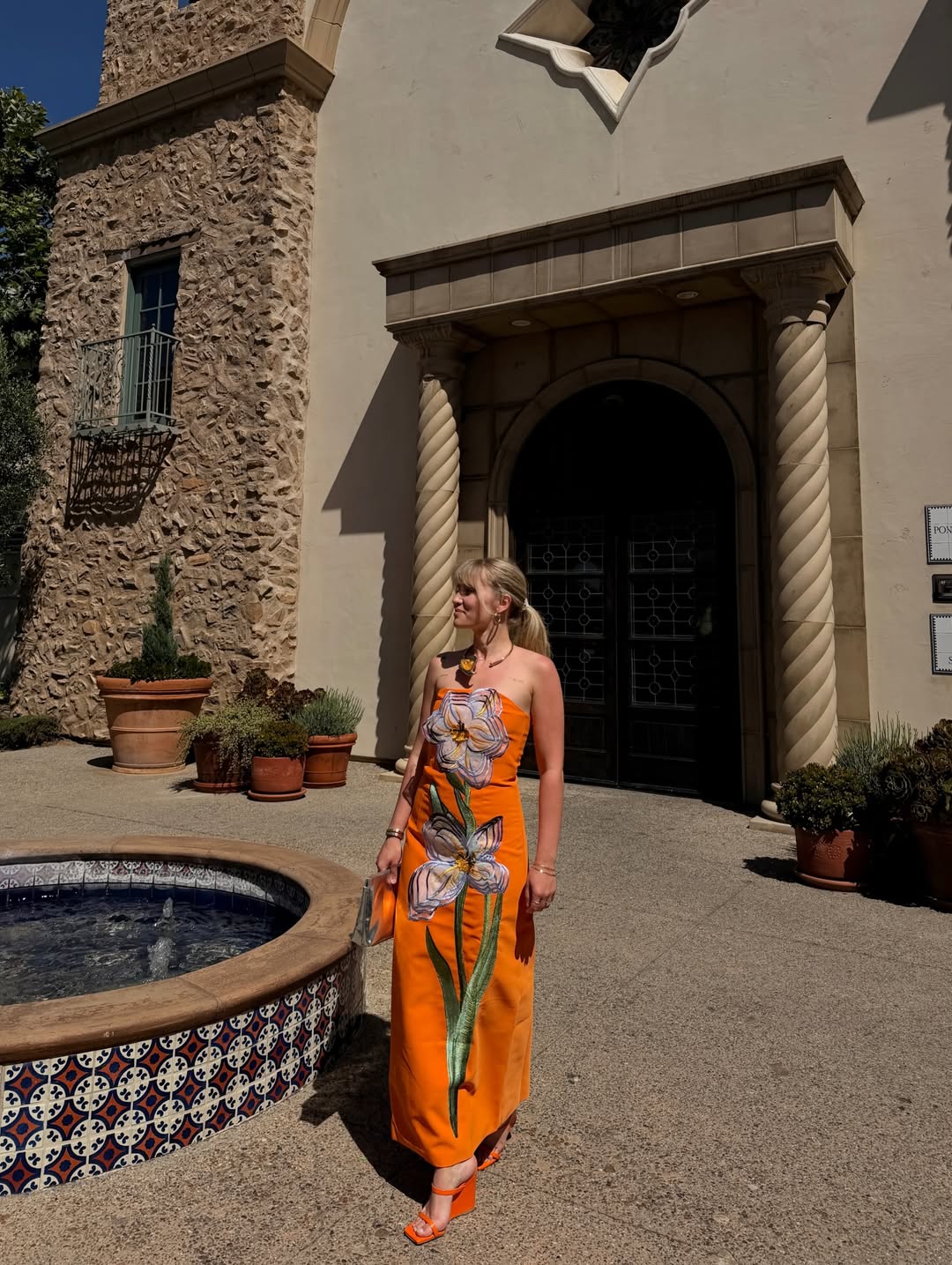 Vestido midi con flor