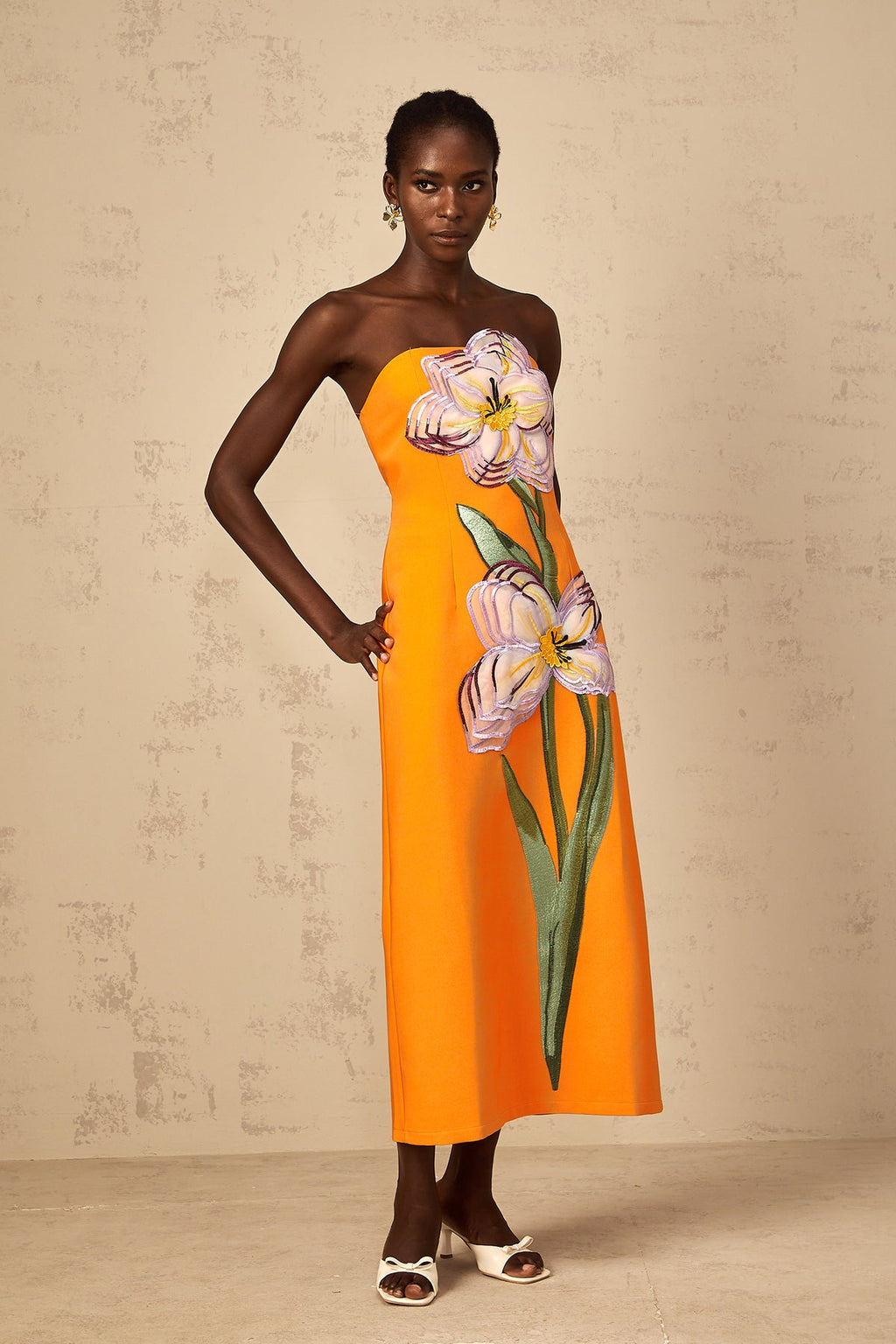 Vestido midi con flor