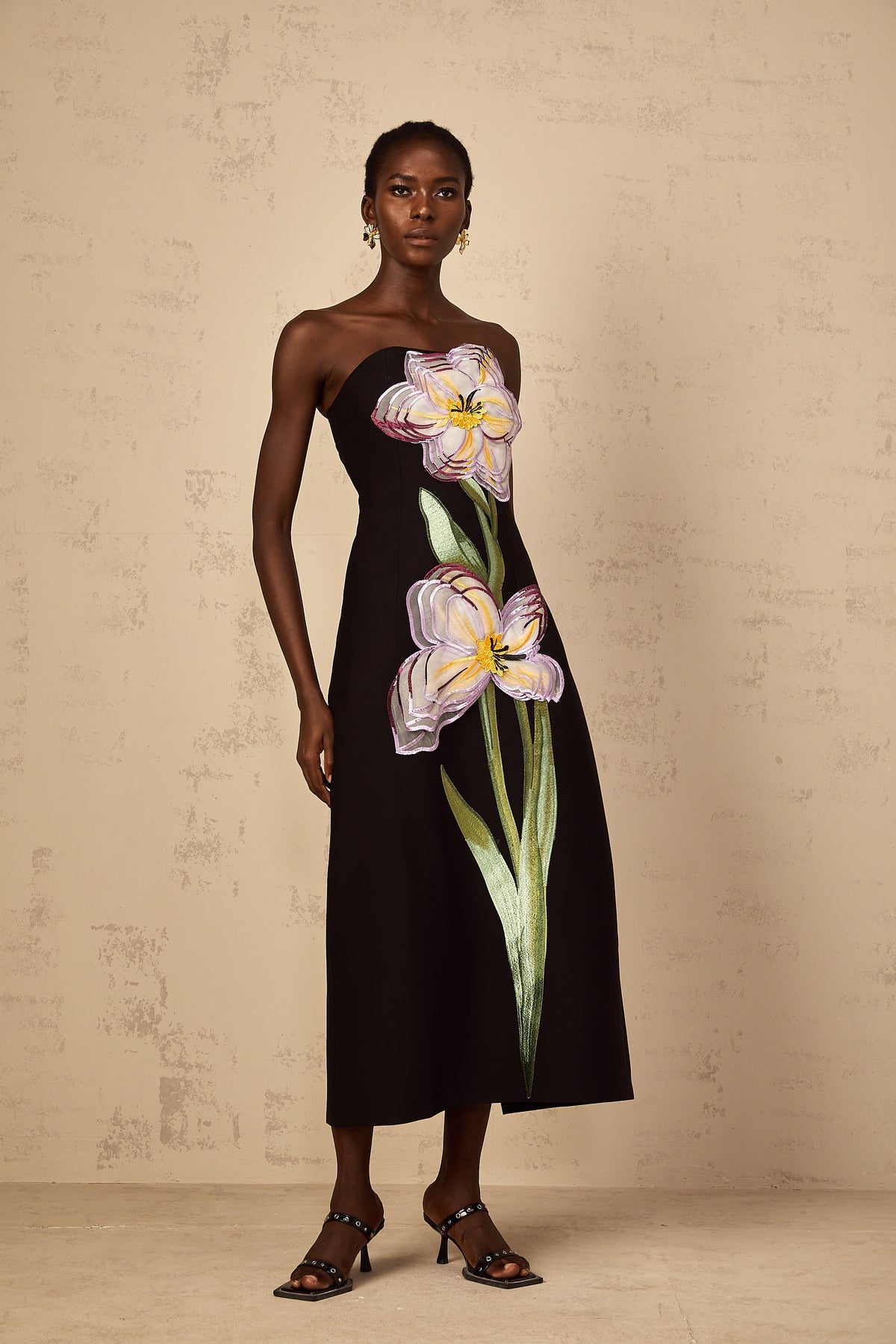 Vestido midi con flor
