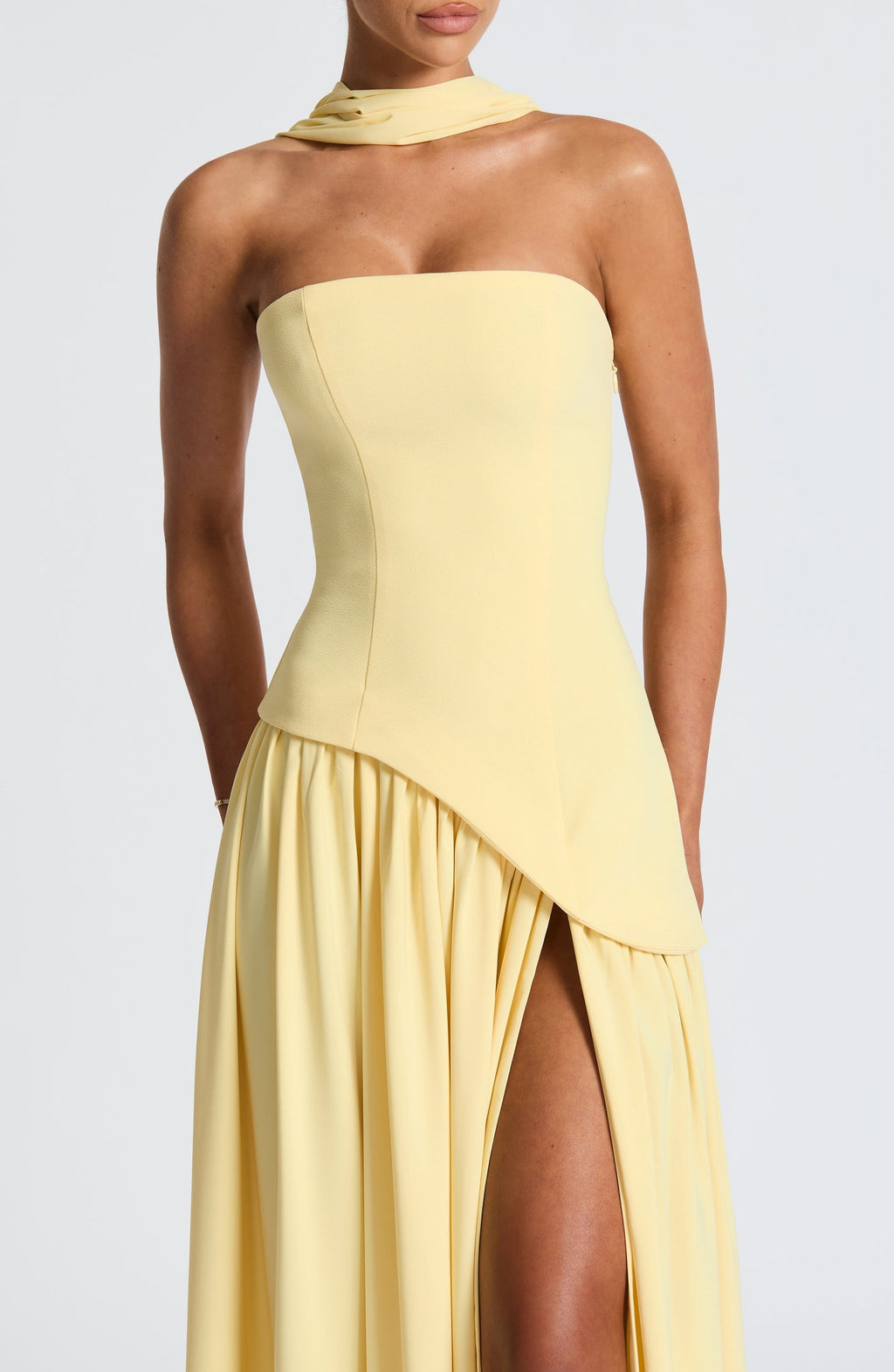 Vestido cuello liso