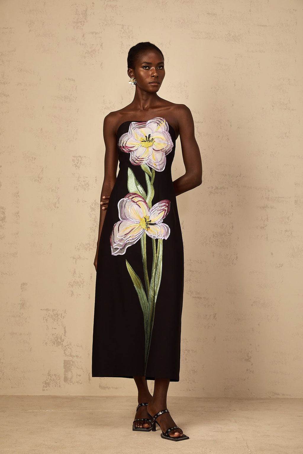 Vestido midi con flor