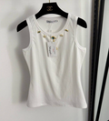 Top blanco con aplicaciones