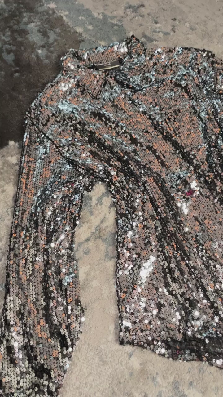 Blusa plateada de lentejuelas